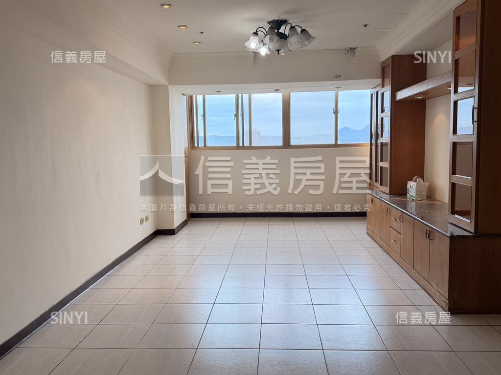 龍鳳雙星景觀四房車位房屋室內格局與周邊環境