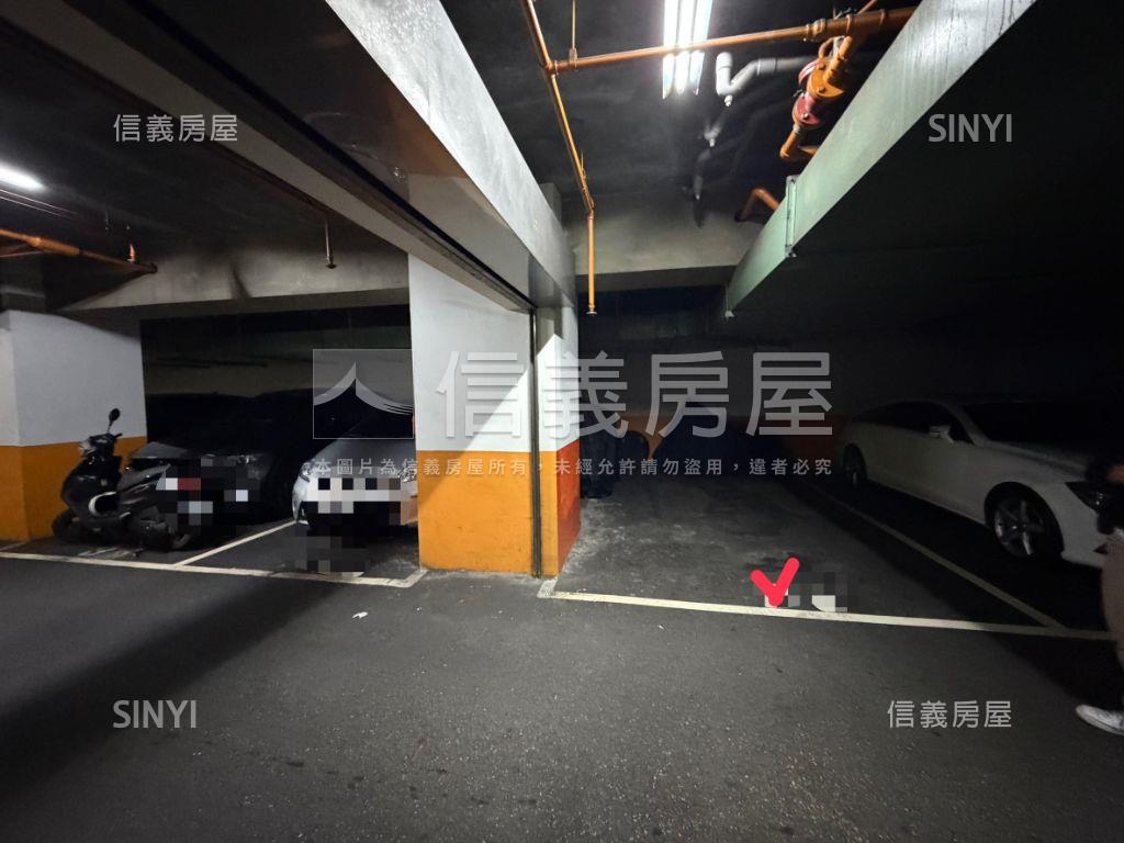 龍鳳雙星景觀四房車位房屋室內格局與周邊環境