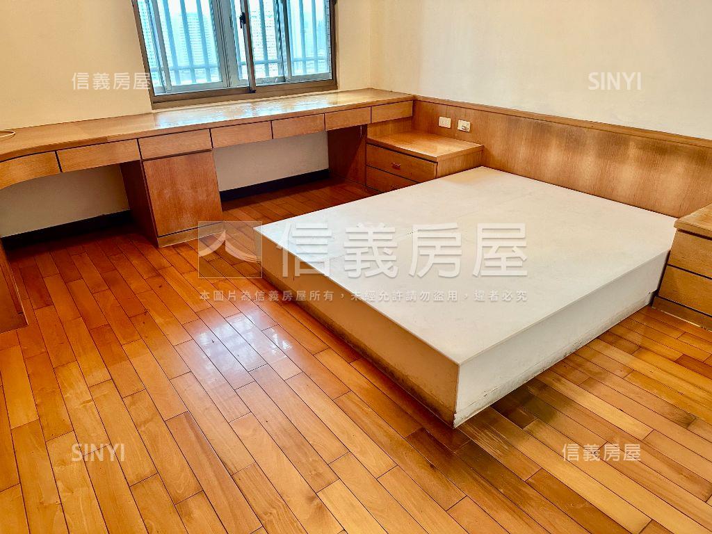 龍鳳雙星景觀四房車位房屋室內格局與周邊環境