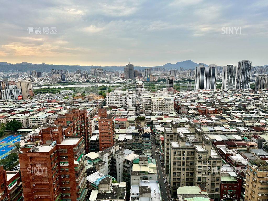 龍鳳雙星景觀四房車位房屋室內格局與周邊環境