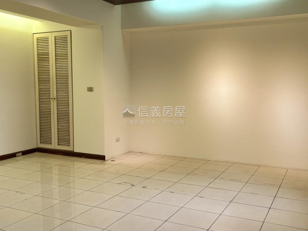 近捷運｜高樓明亮大空間房屋室內格局與周邊環境
