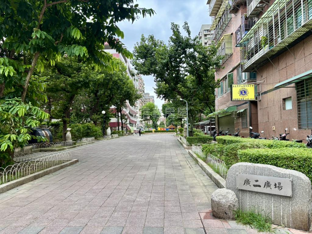 近捷運｜高樓明亮大空間房屋室內格局與周邊環境