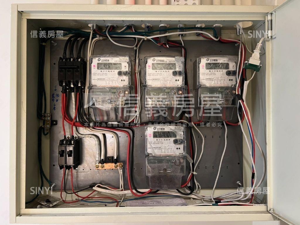 中華路商二邊間顯眼金透店房屋室內格局與周邊環境