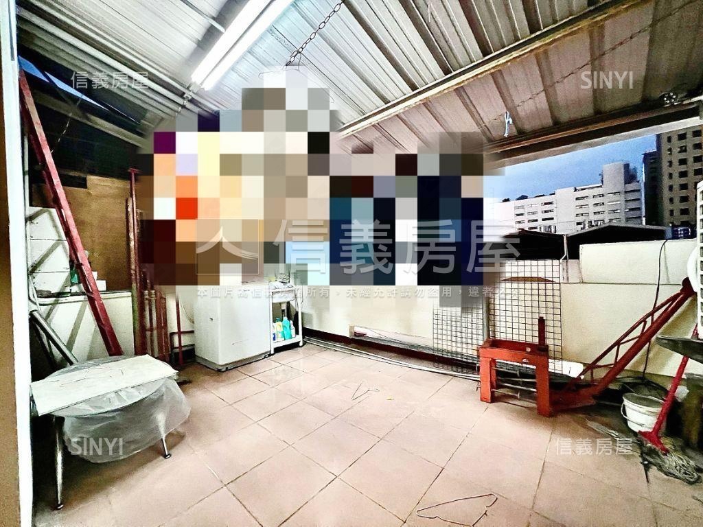 中華路商二邊間顯眼金透店房屋室內格局與周邊環境