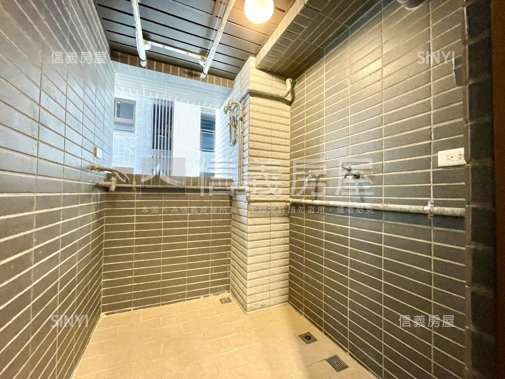 皇普莊園兩房平車房屋室內格局與周邊環境