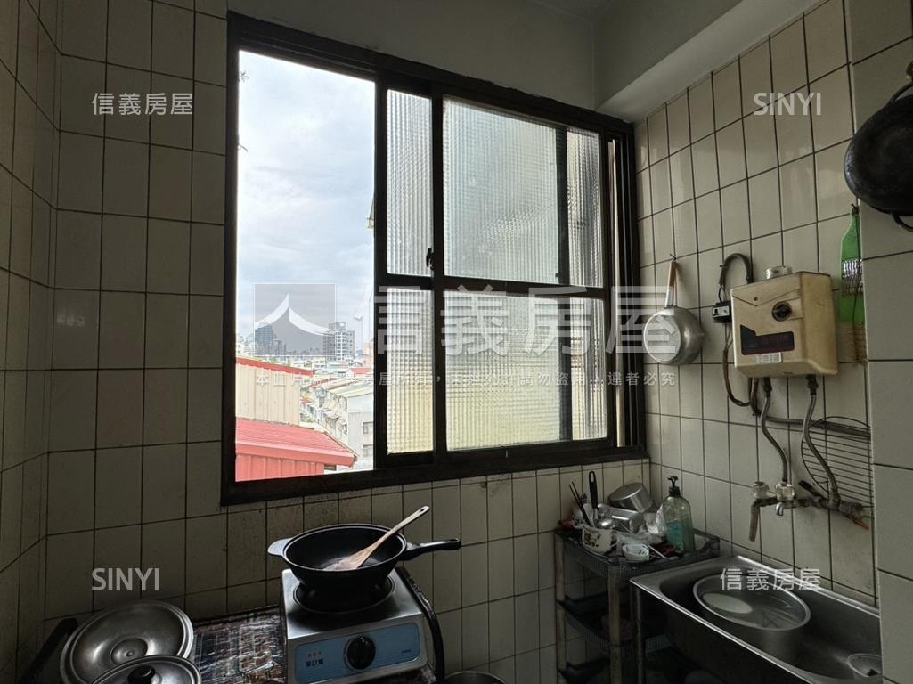 北區公寓雙套增建頂樓一套房屋室內格局與周邊環境