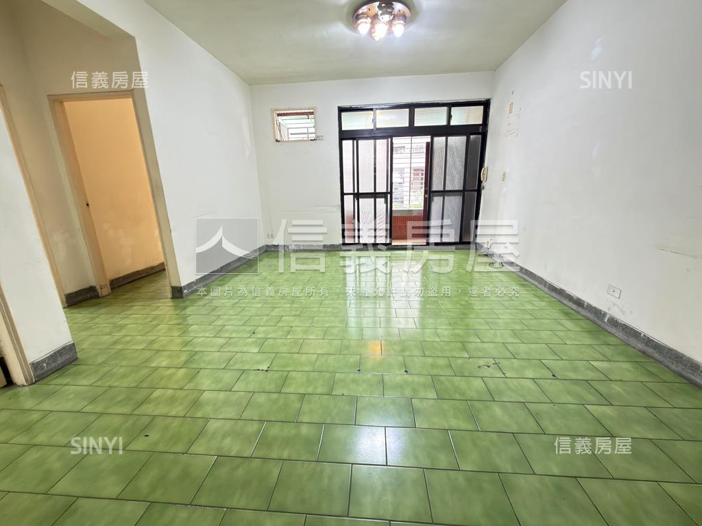新莊中港公寓二樓房屋室內格局與周邊環境