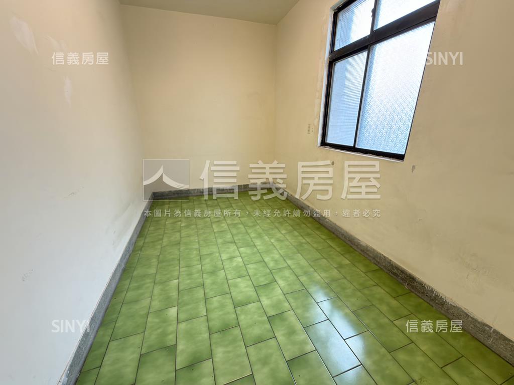 新莊中港公寓二樓房屋室內格局與周邊環境