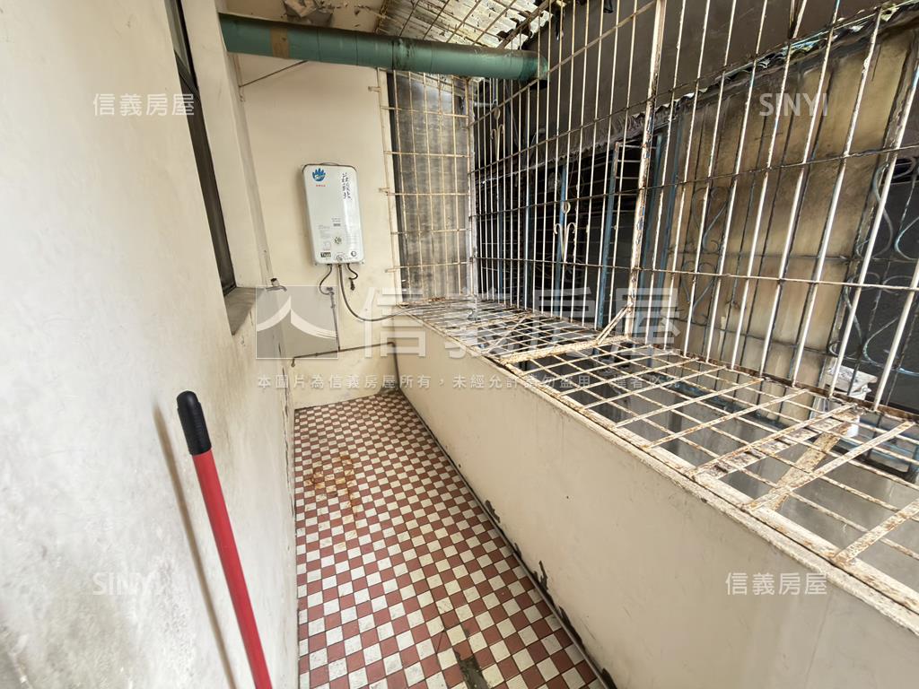 新莊中港公寓二樓房屋室內格局與周邊環境