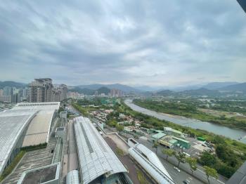 美河市河岸美景