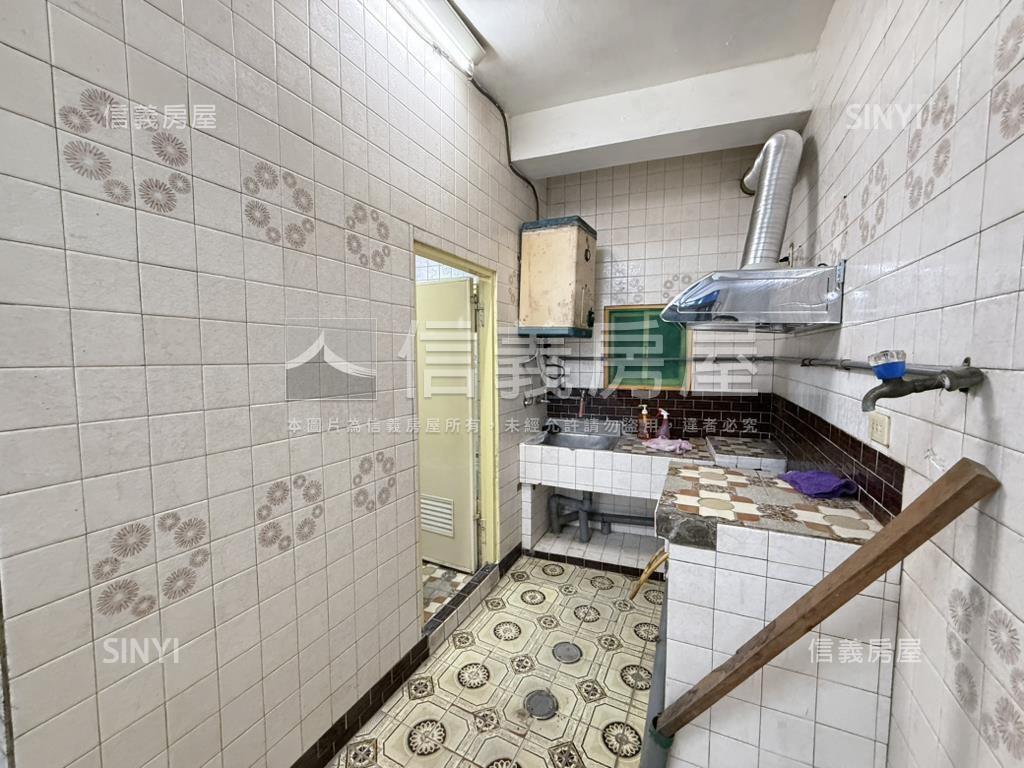 中西區近新光小資透天房屋室內格局與周邊環境