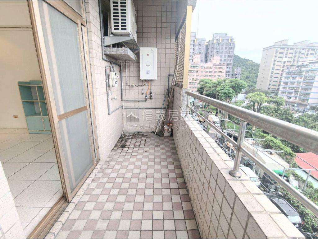 新店精美２房房屋室內格局與周邊環境