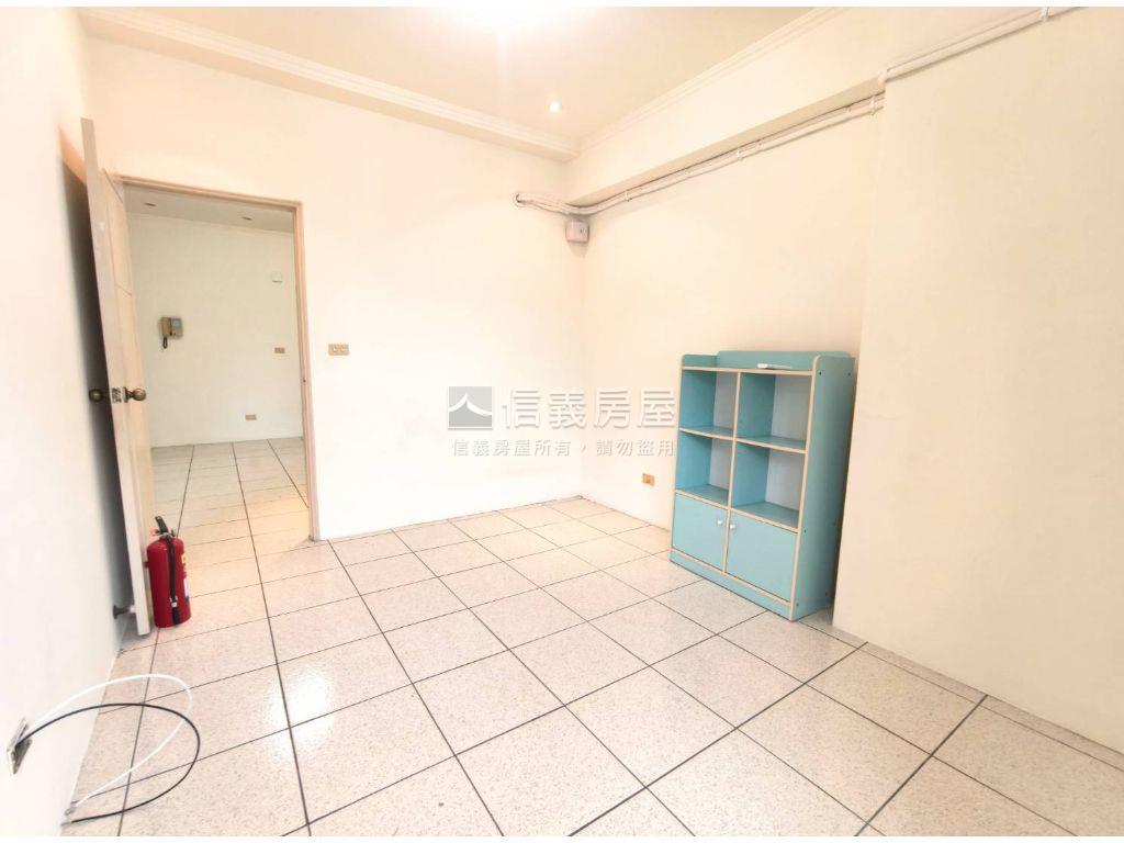 新店精美２房房屋室內格局與周邊環境
