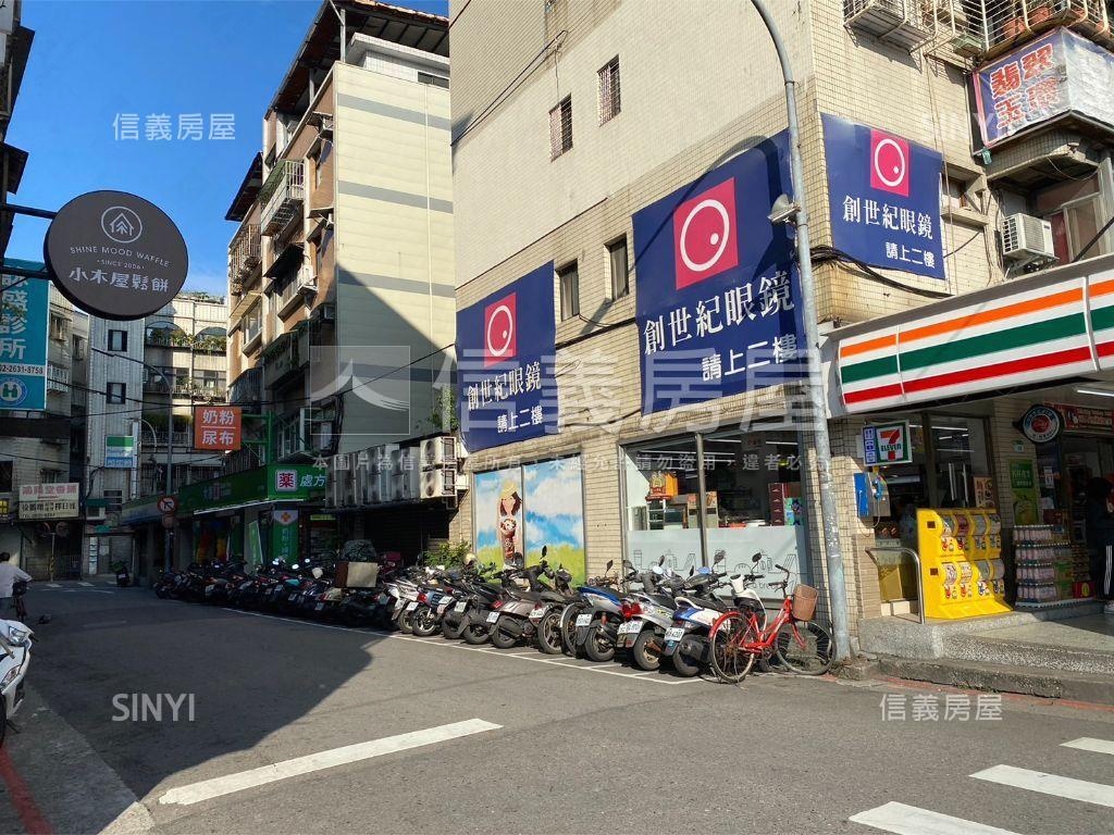 東湖捷運熱鬧面寬金店面房屋室內格局與周邊環境
