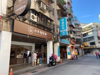 東湖捷運熱鬧面寬金店面