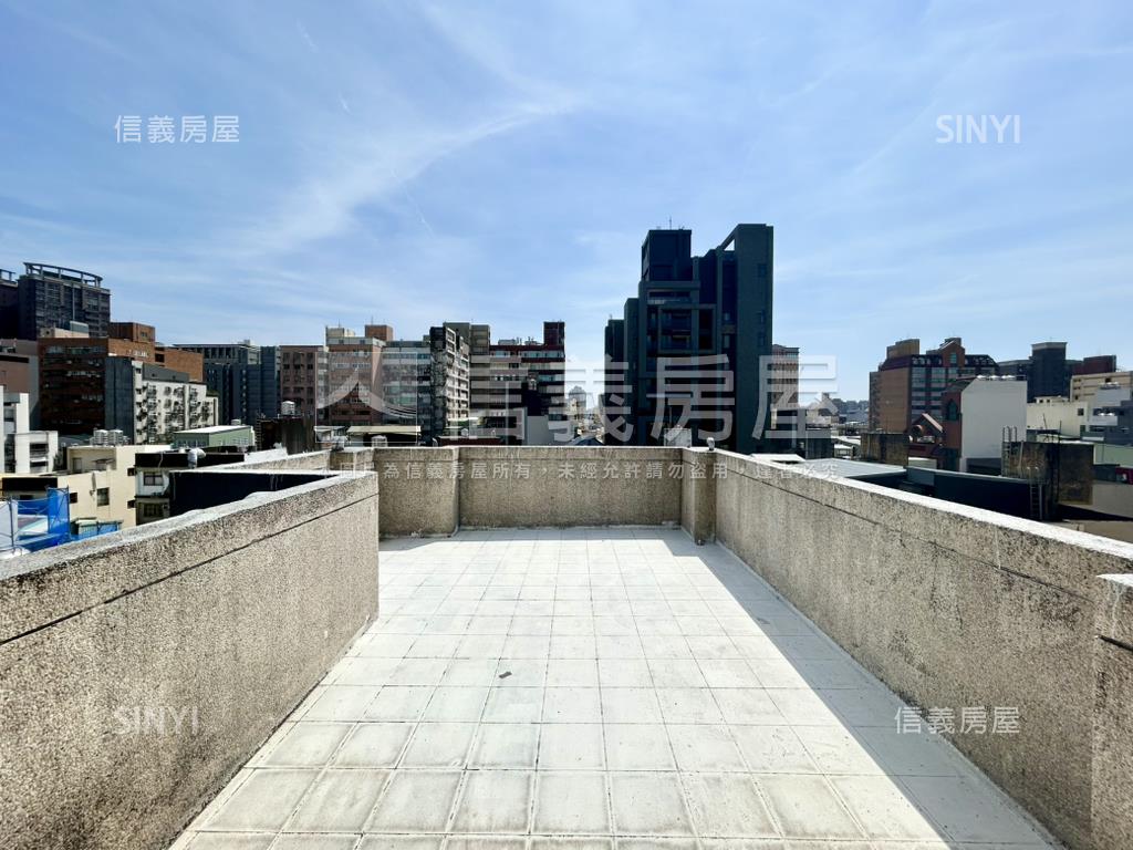 專任近市區巨城整棟美套房房屋室內格局與周邊環境