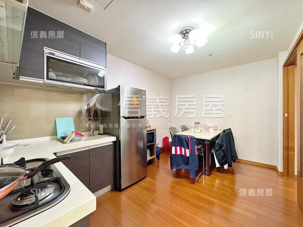 鄉林夏都邊間朝南Ｂ１平車房屋室內格局與周邊環境