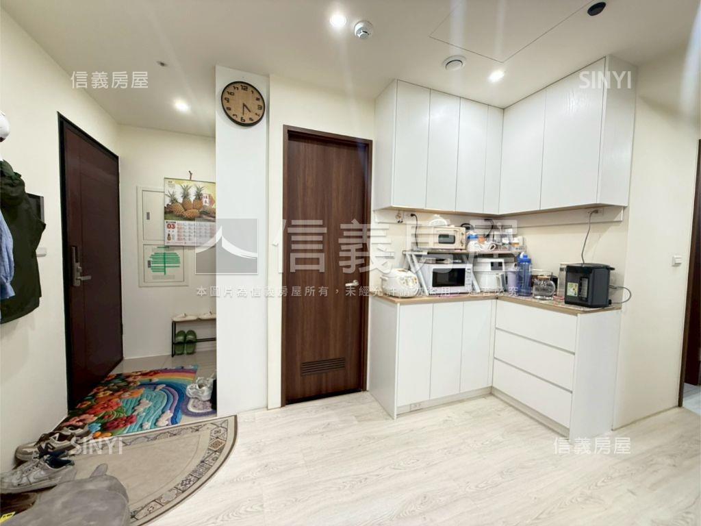 崁頂輕軌電梯三房平面車位房屋室內格局與周邊環境