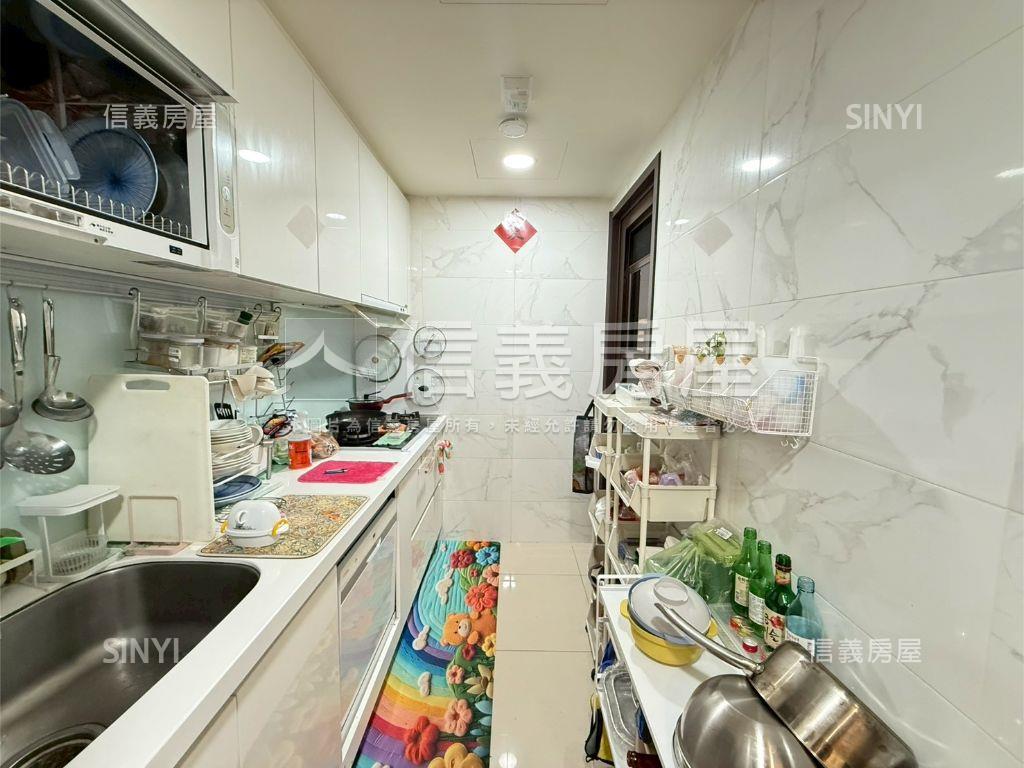 崁頂輕軌電梯三房平面車位房屋室內格局與周邊環境