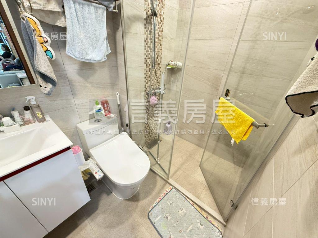 崁頂輕軌電梯三房平面車位房屋室內格局與周邊環境