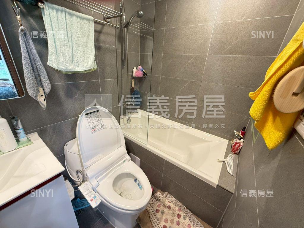 崁頂輕軌電梯三房平面車位房屋室內格局與周邊環境