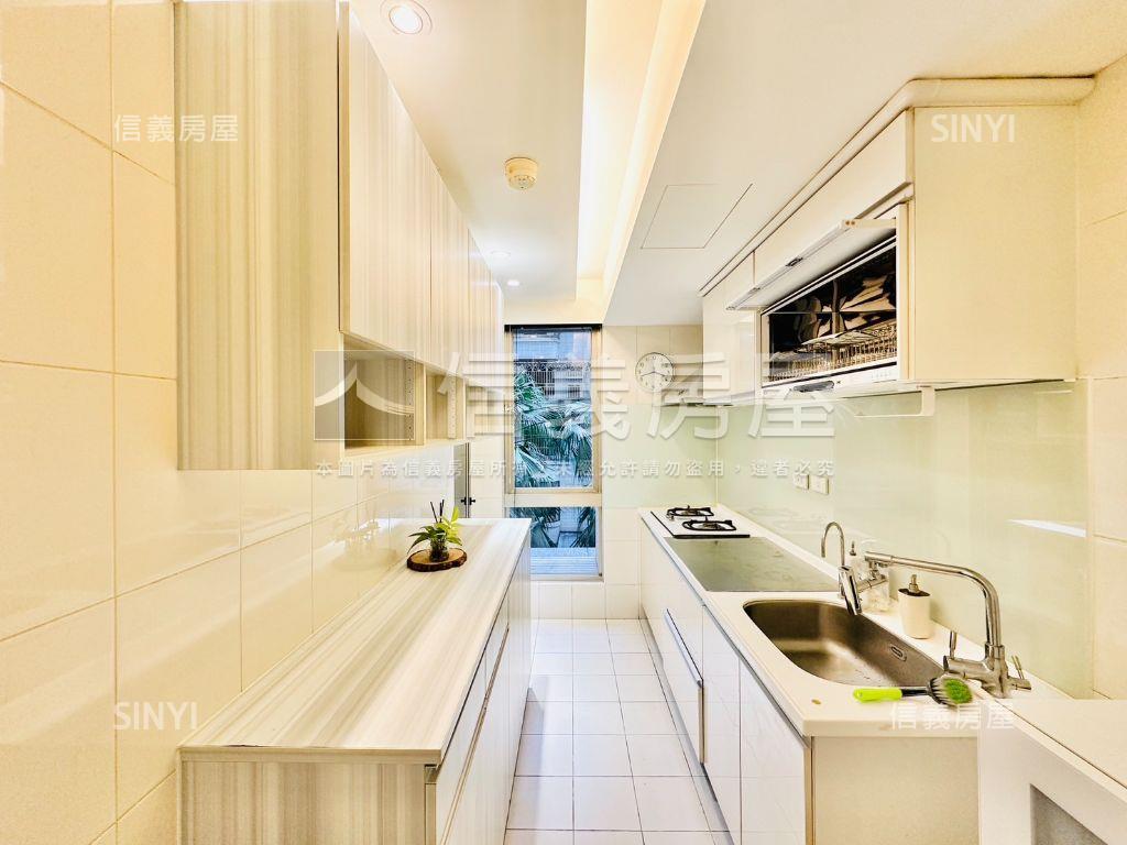 近海山站快樂花園三房車位房屋室內格局與周邊環境