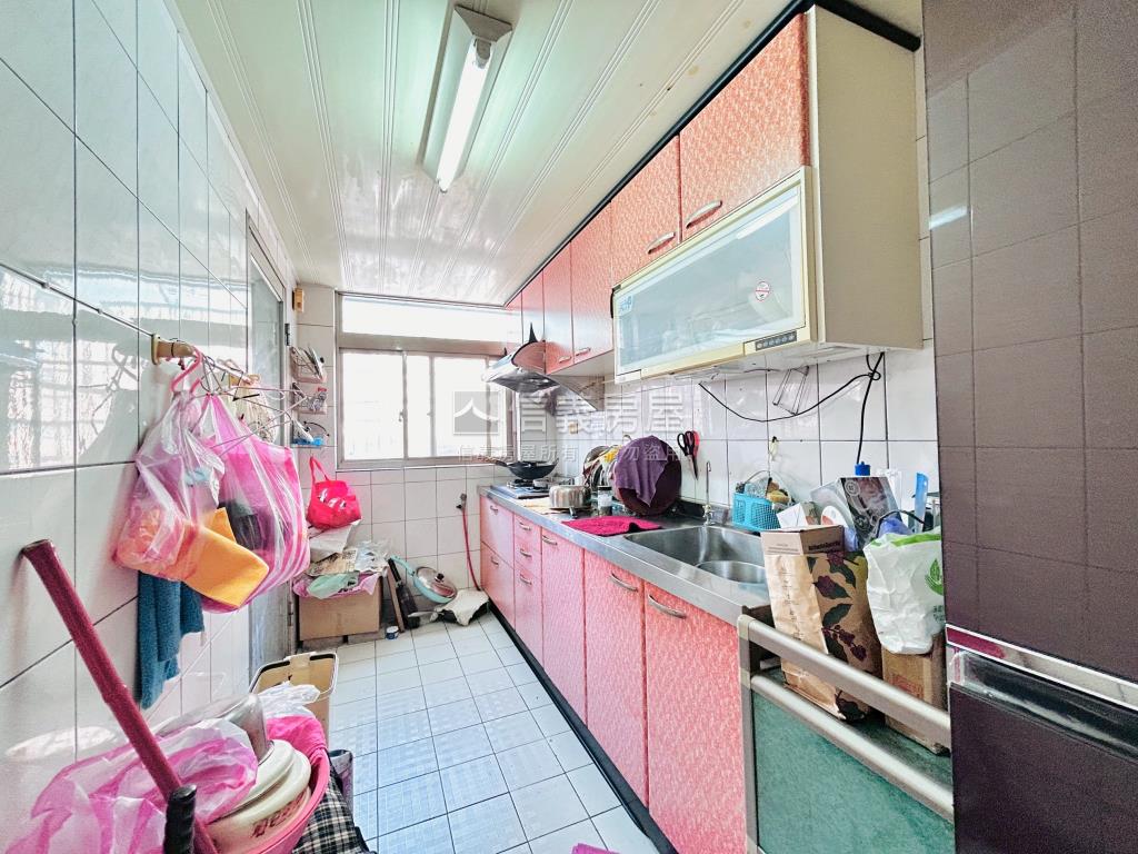 摩天芳鄰首選三房房屋室內格局與周邊環境