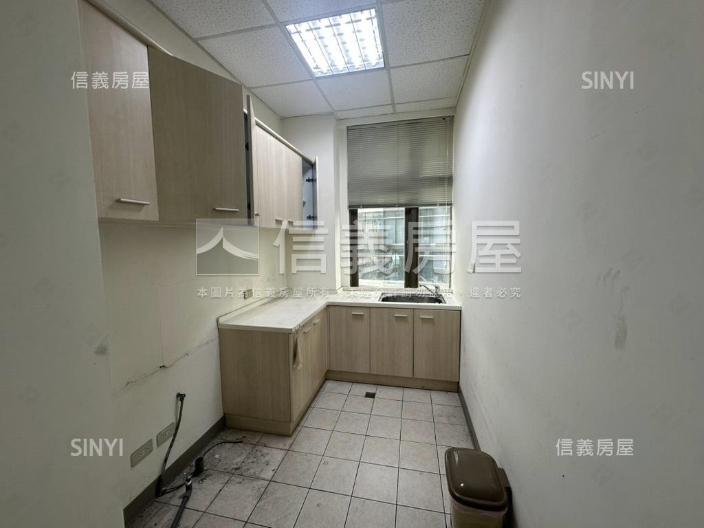 港墘捷運台北登峰整層辦公房屋室內格局與周邊環境
