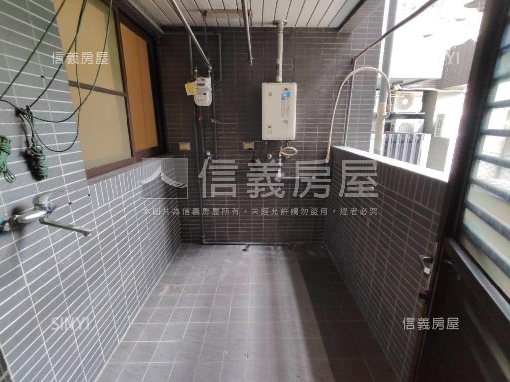 百合經典三房車位房屋室內格局與周邊環境