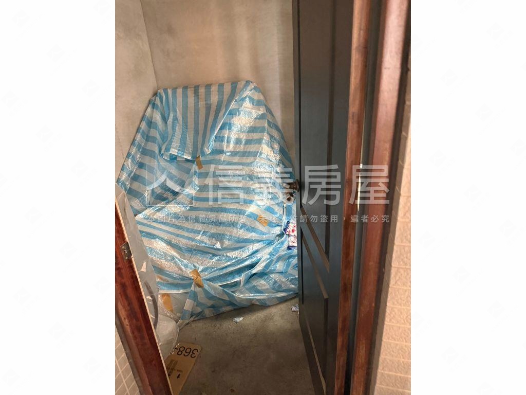 近秋紅谷毛胚屋附雙平車房屋室內格局與周邊環境