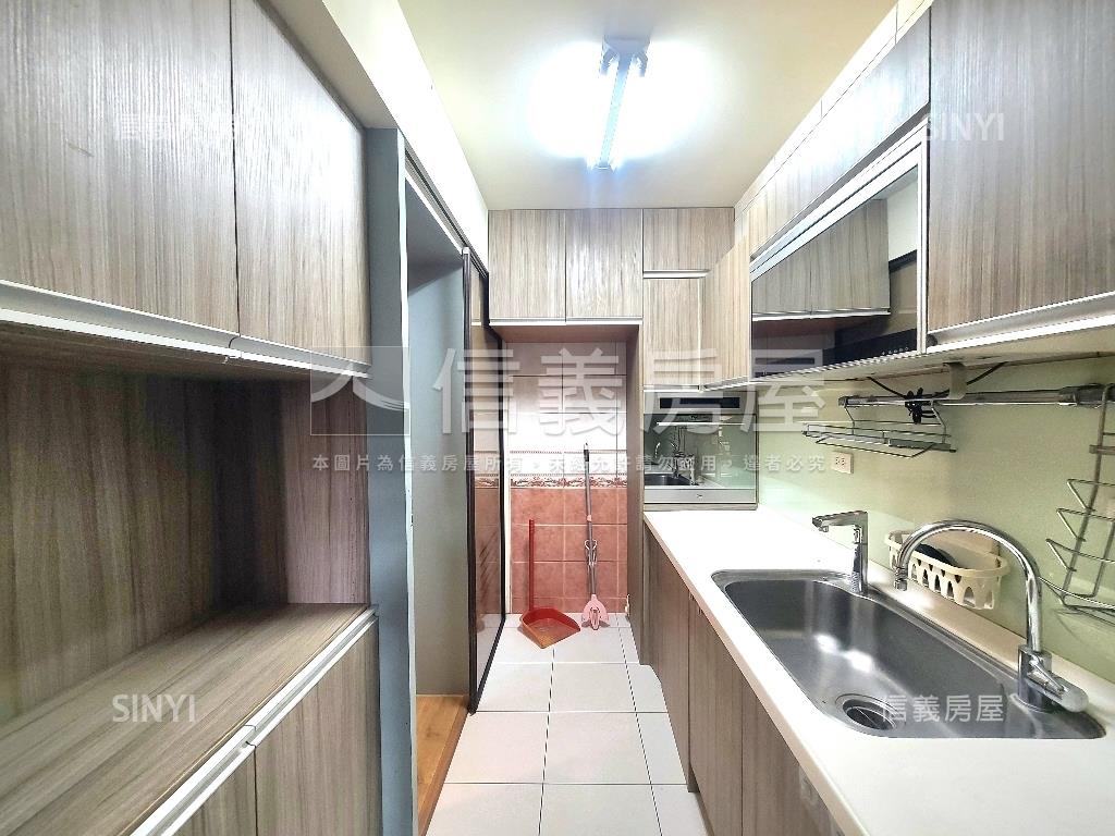 藝文中心經典３＋１車位房屋室內格局與周邊環境