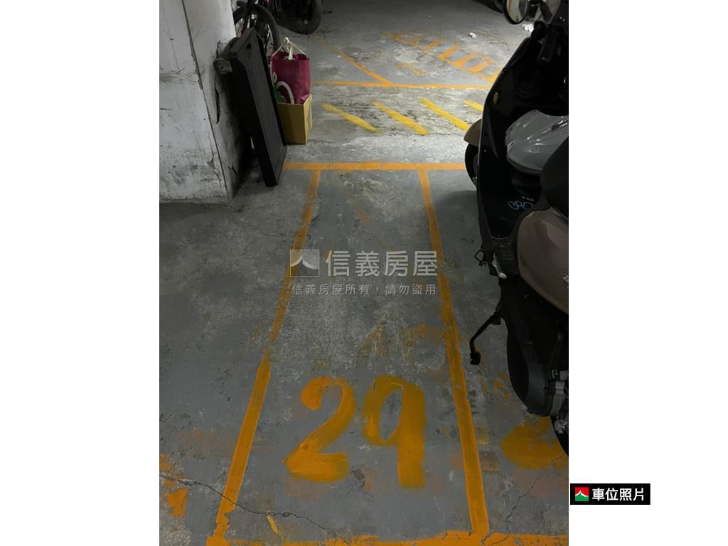 市政傳奇整新三房車位房屋室內格局與周邊環境