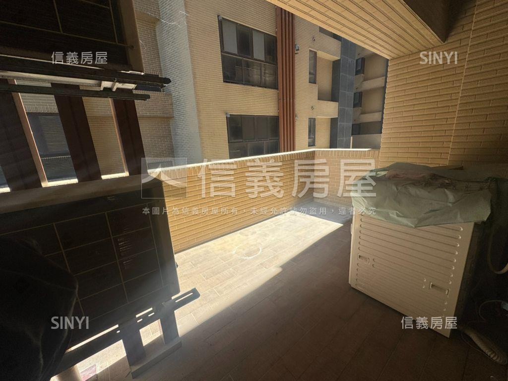 威均天翔露臺溪景三房車位房屋室內格局與周邊環境