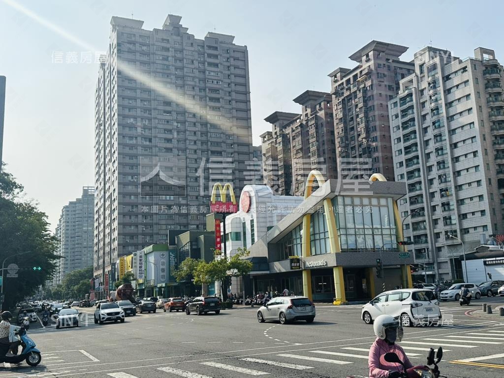 明誠二路邊間連鎖店霸房屋室內格局與周邊環境