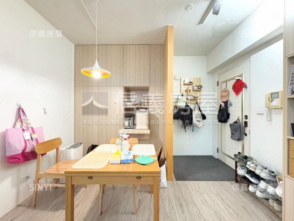 忠孝街三房加車位房屋室內格局與周邊環境