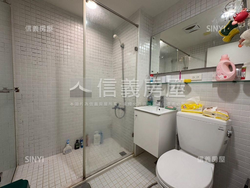 忠孝街三房加車位房屋室內格局與周邊環境