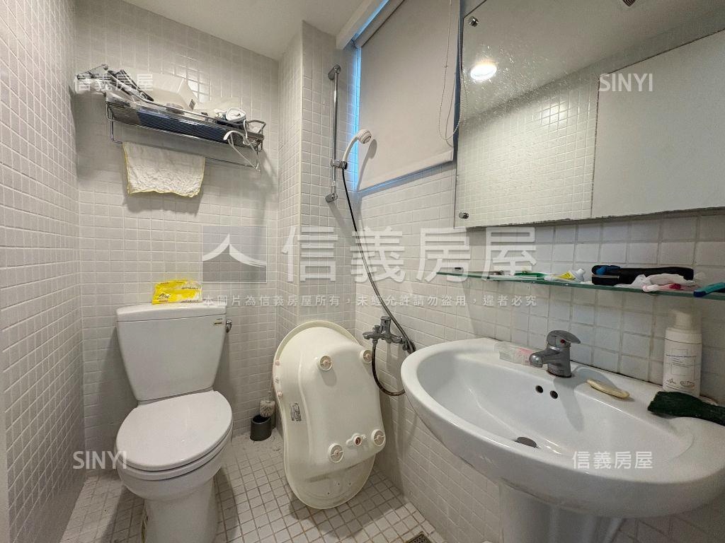 忠孝街三房加車位房屋室內格局與周邊環境