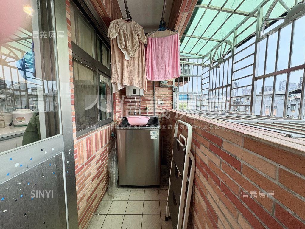 忠孝街三房加車位房屋室內格局與周邊環境