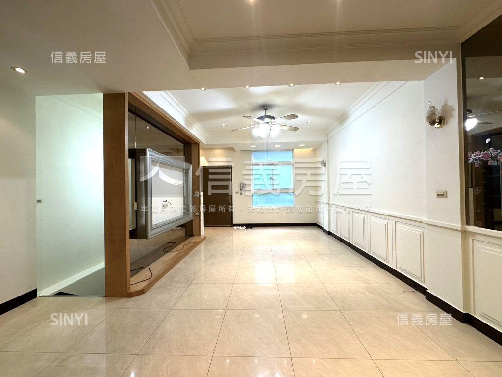 國際路一段康橋三期金店面房屋室內格局與周邊環境