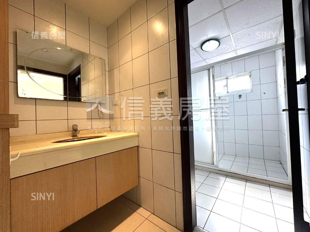 國際路一段康橋三期金店面房屋室內格局與周邊環境