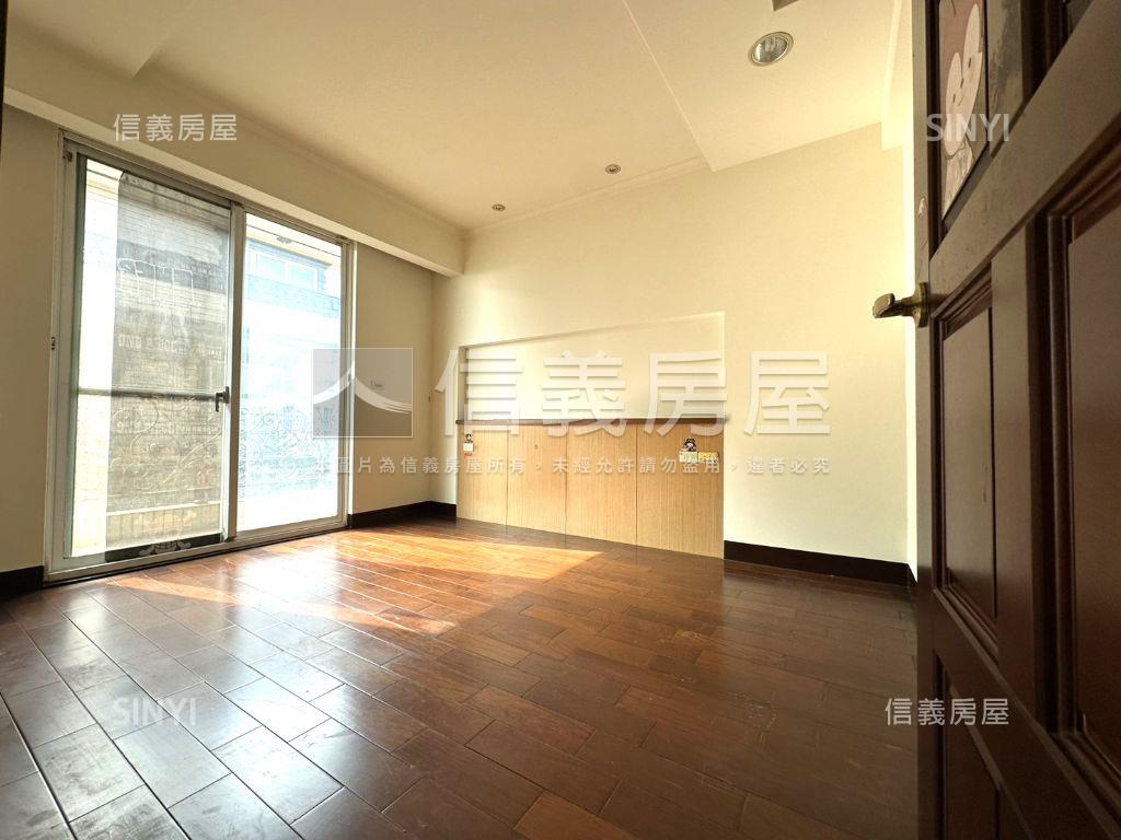 國際路一段康橋三期金店面房屋室內格局與周邊環境