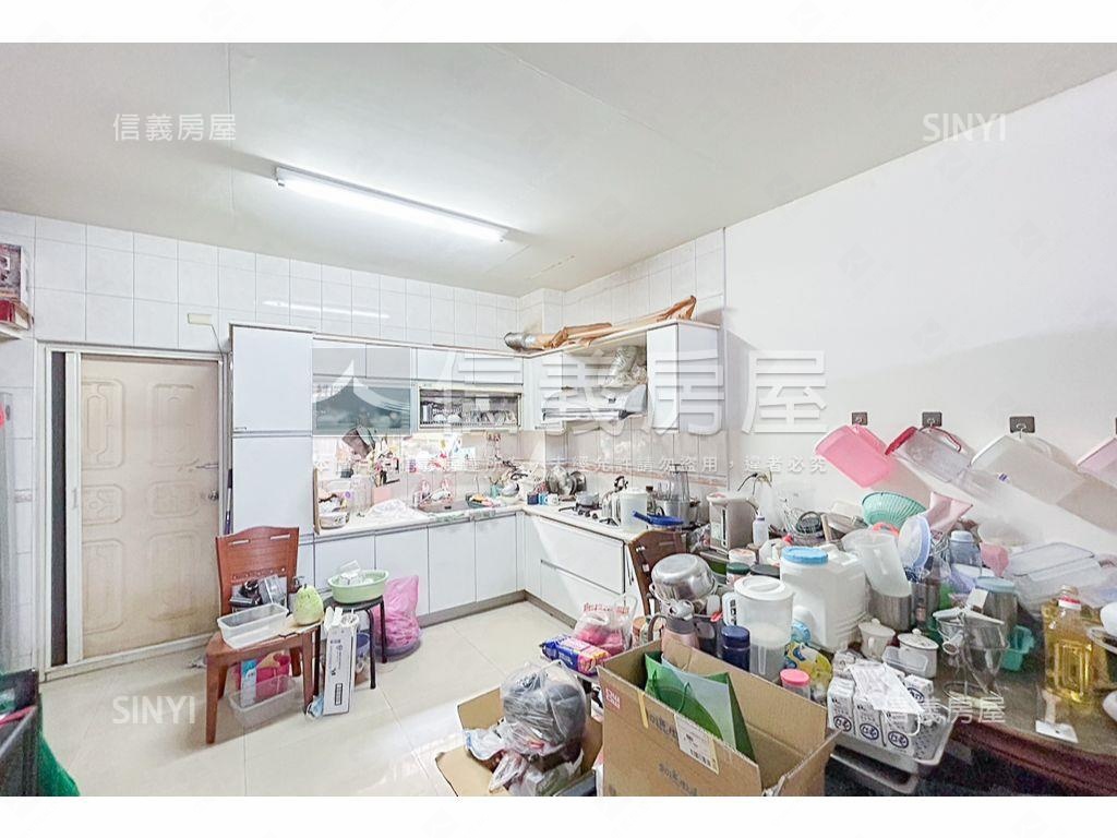 水湳稀有臨路別墅房屋室內格局與周邊環境