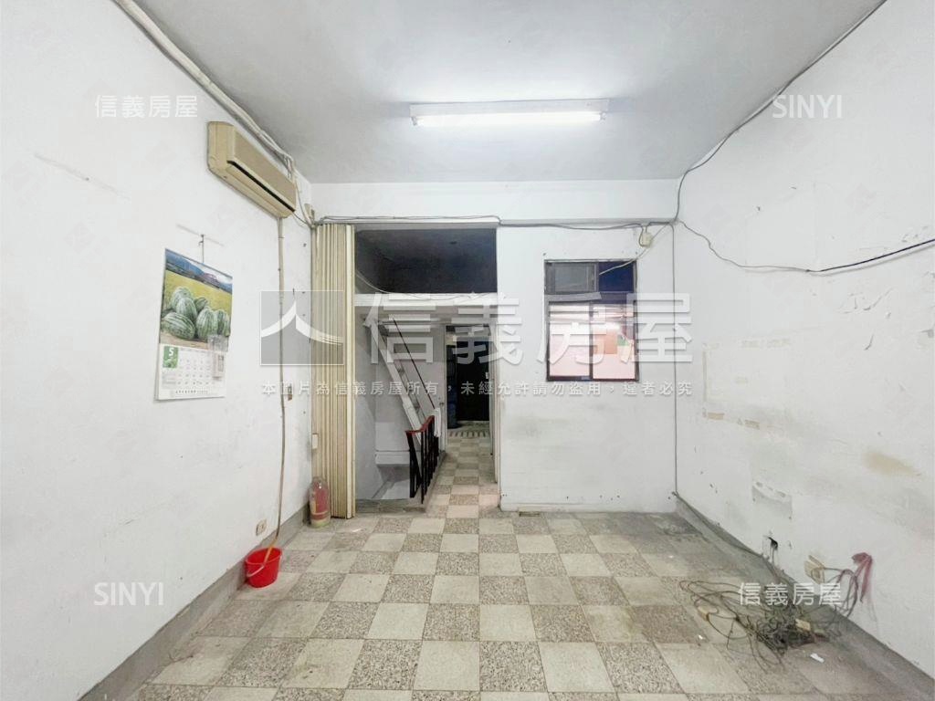 車水馬龍低總價店面房屋室內格局與周邊環境
