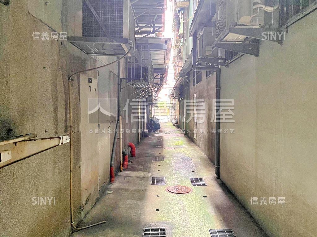 車水馬龍低總價店面房屋室內格局與周邊環境