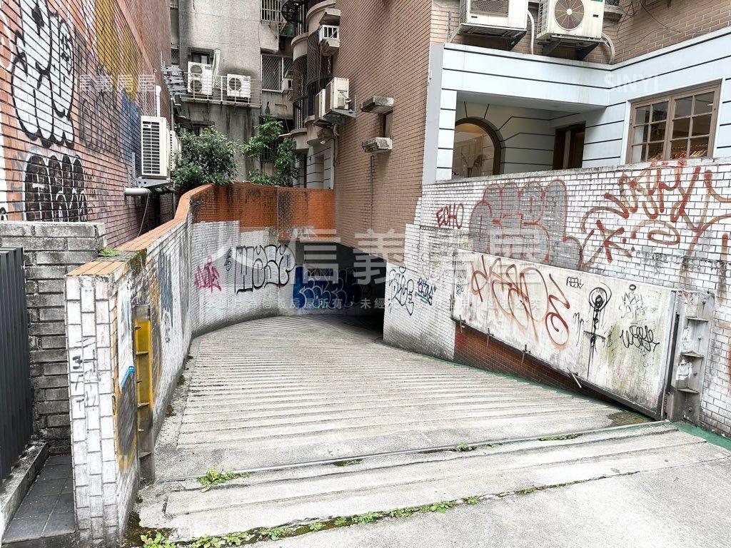 羅馬儷都坡平車位房屋室內格局與周邊環境