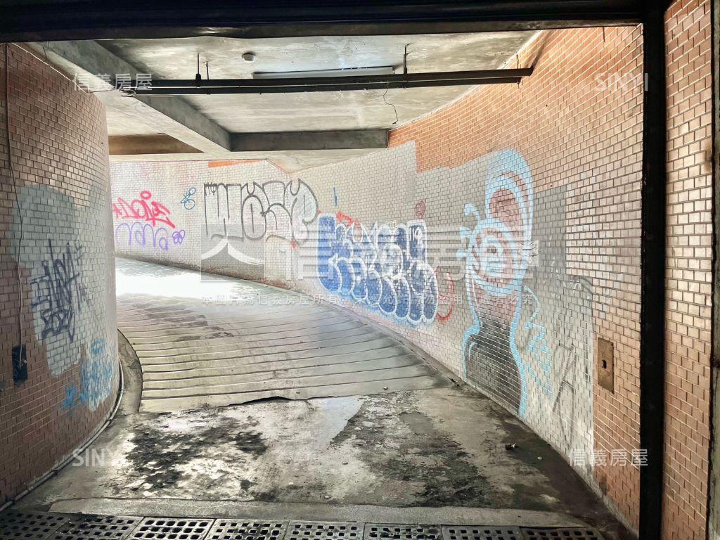 羅馬儷都坡平車位房屋室內格局與周邊環境