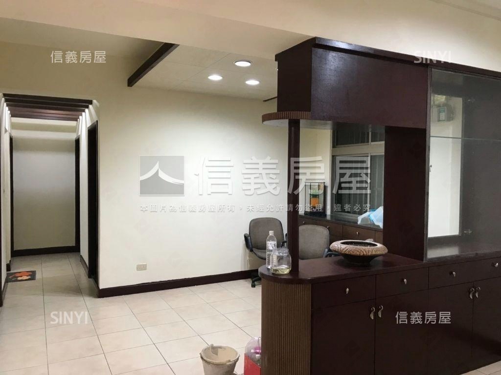 自立自強三房車位房屋室內格局與周邊環境