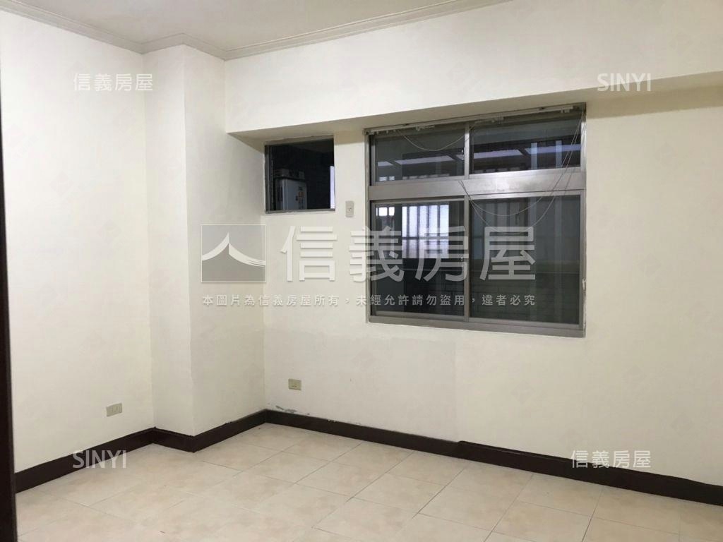 自立自強三房車位房屋室內格局與周邊環境