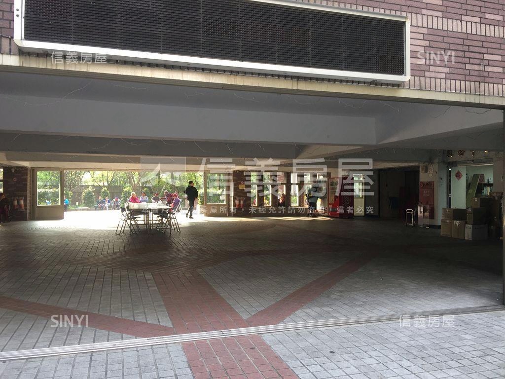 自立自強三房車位房屋室內格局與周邊環境