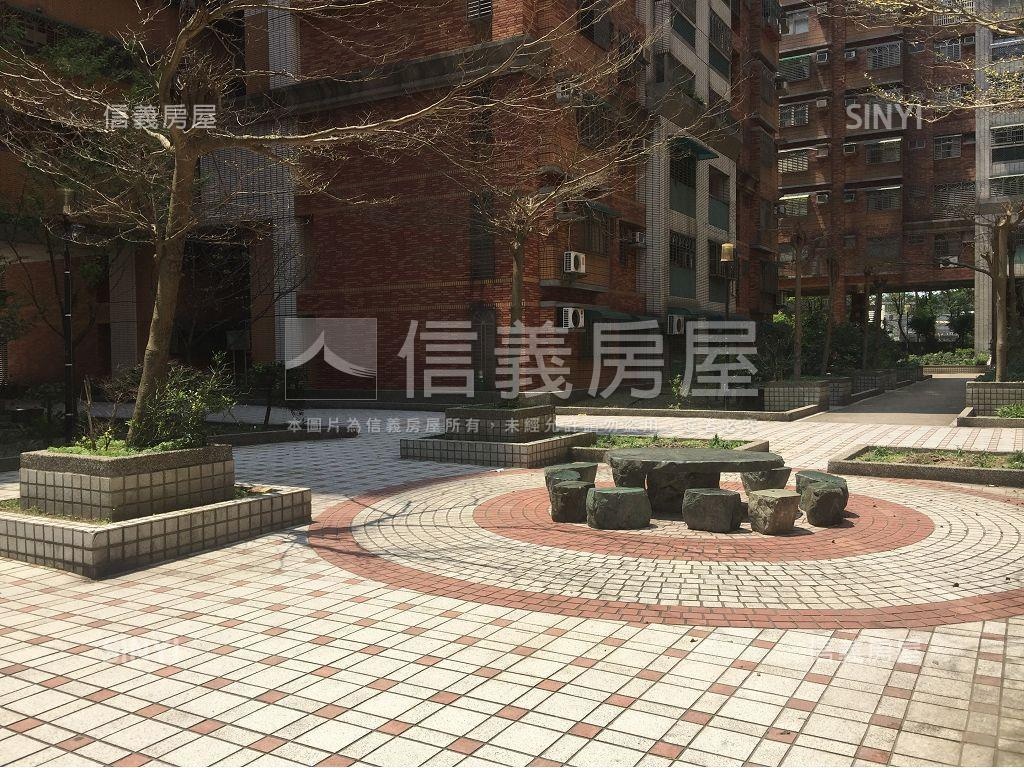 自立自強三房車位房屋室內格局與周邊環境